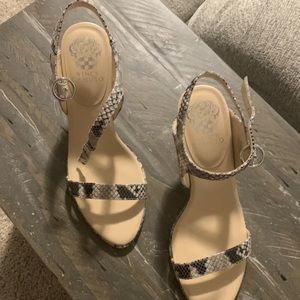 Brand New Vince Camuto 8/12 Snake Skin Print VP Lynona Opened Toes Heels